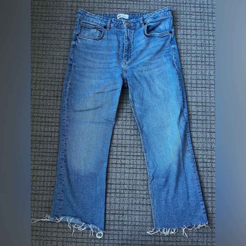 Zara cropped medium wash jeans - size 12